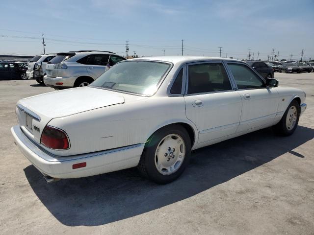 SAJHX1246VC808963 - 1997 JAGUAR XJ6 WHITE photo 3