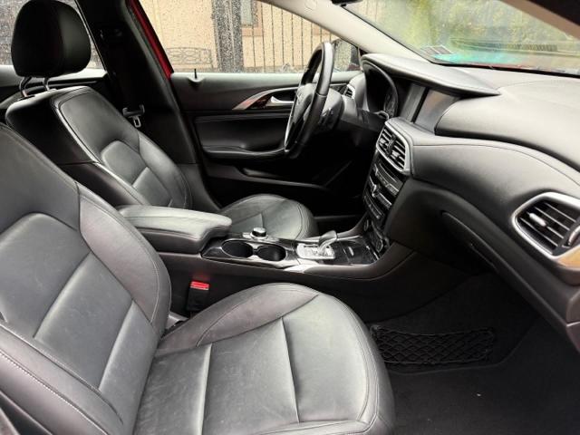 SJKCH5CR7HA031455 - 2017 INFINITI QX30 BASE BURGUNDY photo 5