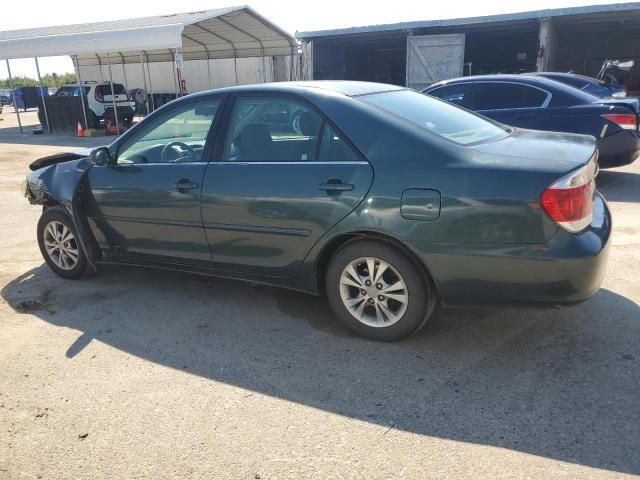 4T1BF32K85U105842 - 2005 TOYOTA CAMRY LE GREEN photo 2