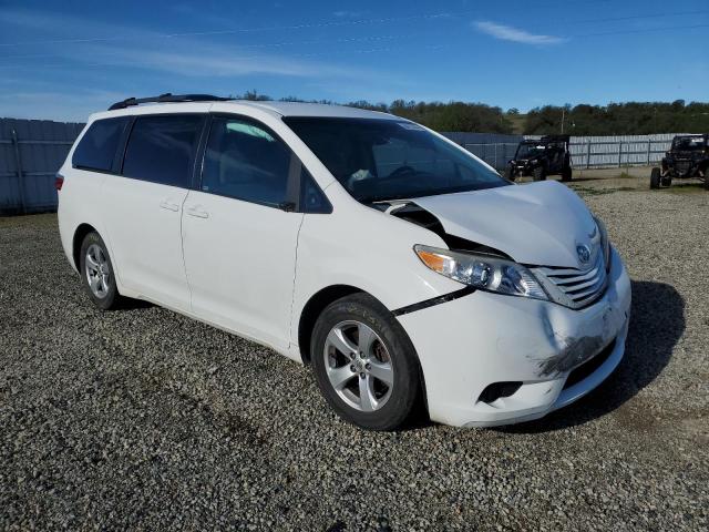 5TDKK3DC7GS703157 - 2016 TOYOTA SIENNA LE WHITE photo 4