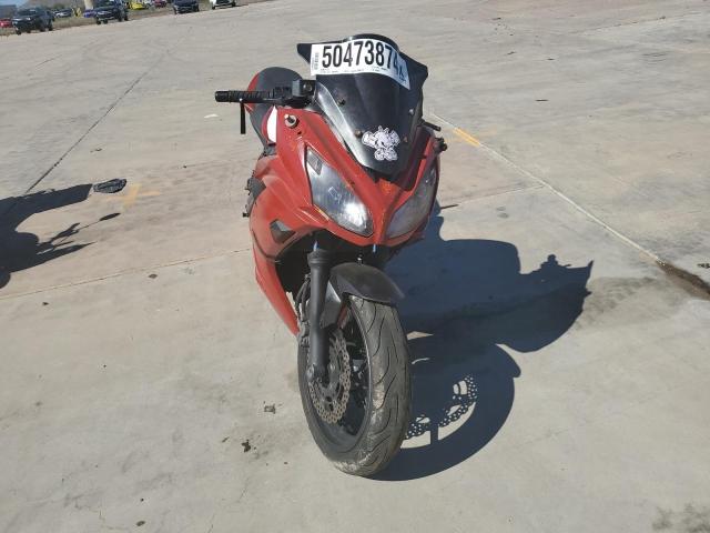 JKAEXEE19CDA05899 - 2012 KAWASAKI EX650 EC RED photo 2