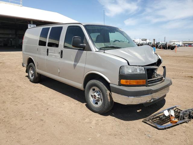 1GTGG25K081187259 - 2008 GMC SAVANA G2500 SILVER photo 4