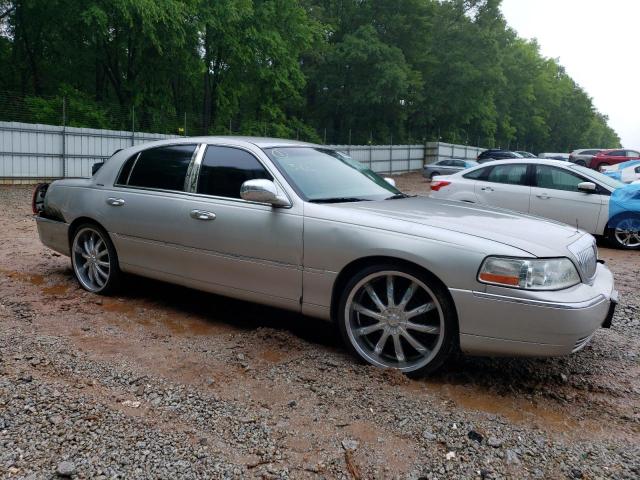 1LNHM81WX4Y622066 - 2004 LINCOLN TOWN CAR EXECUTIVE SILVER photo 4
