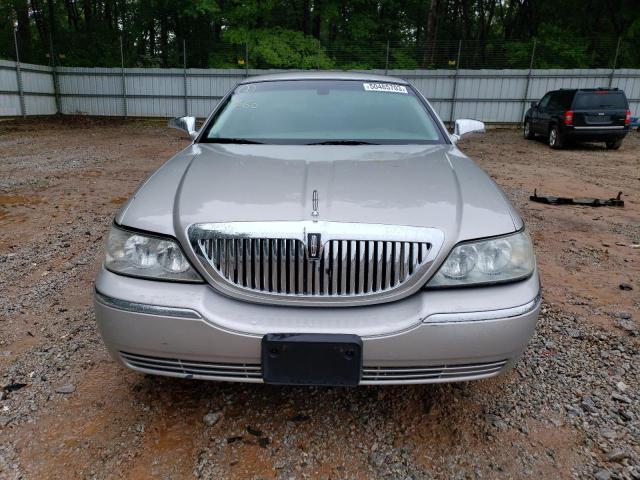 1LNHM81WX4Y622066 - 2004 LINCOLN TOWN CAR EXECUTIVE SILVER photo 5