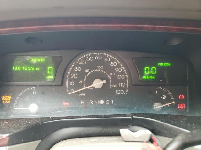 1LNHM81WX4Y622066 - 2004 LINCOLN TOWN CAR EXECUTIVE SILVER photo 9