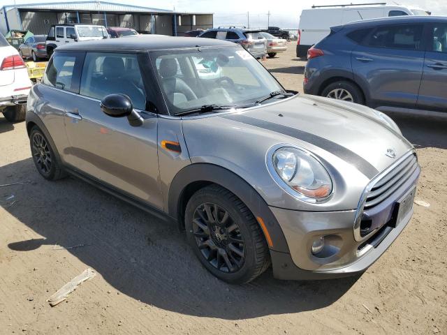 WMWXP5C59J2D71856 - 2018 MINI COOPER GRAY photo 4