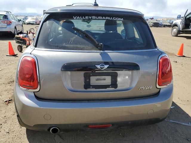WMWXP5C59J2D71856 - 2018 MINI COOPER GRAY photo 6