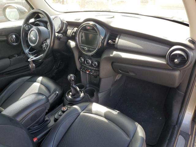 WMWXP5C59J2D71856 - 2018 MINI COOPER GRAY photo 8