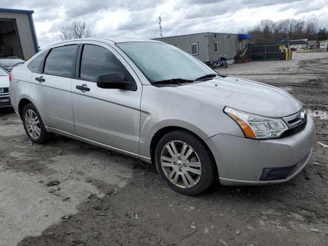 1FAHP3FN9AW294506 - 2010 FORD FOCUS SE SILVER photo 4