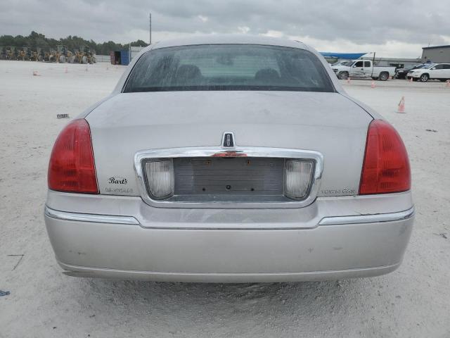 1LNHM81W83Y614787 - 2003 LINCOLN TOWN CAR EXECUTIVE SILVER photo 6