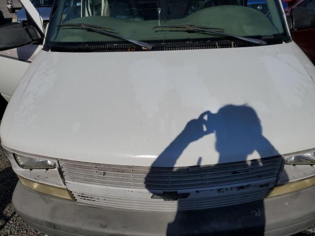 1GCDM19W2YB187809 - 2000 CHEVROLET ASTRO WHITE photo 12