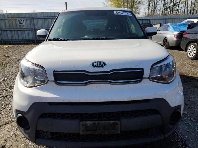 KNDJN2A26H7460686 - 2017 KIA SOUL WHITE photo 5