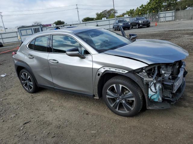 JTHY3JBH1K2000226 - 2019 LEXUS UX 200 SILVER photo 4