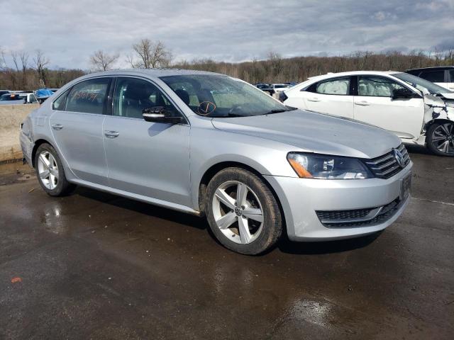 1VWBP7A37DC029860 - 2013 VOLKSWAGEN PASSAT SE SILVER photo 4