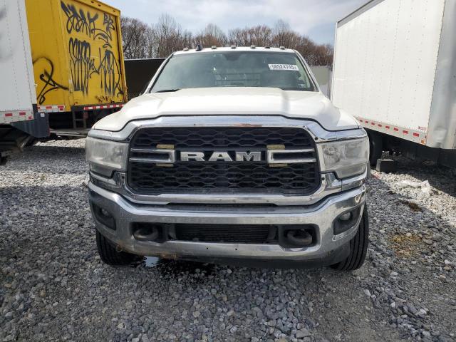 3C7WRNEL5KG521443 - 2019 RAM 5500 أبيض صورة 5