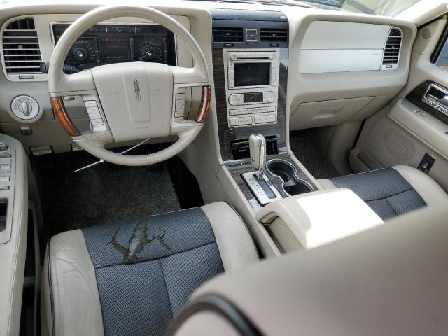 5LMFU27548LJ16557 - 2008 LINCOLN NAVIGATOR BLACK photo 8