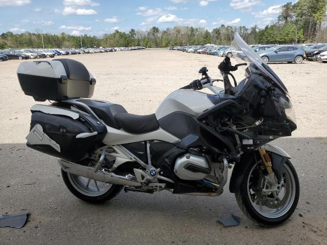 WB10A1304JZ466975 - 2018 BMW R1200 RT WHITE photo 1