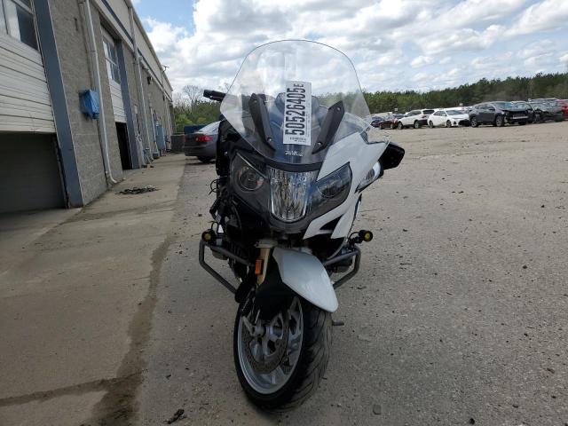 WB10A1304JZ466975 - 2018 BMW R1200 RT WHITE photo 2