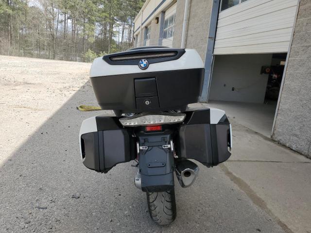 WB10A1304JZ466975 - 2018 BMW R1200 RT WHITE photo 4