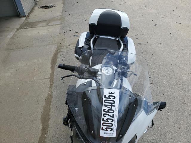 WB10A1304JZ466975 - 2018 BMW R1200 RT WHITE photo 5