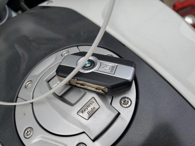 WB10A1304JZ466975 - 2018 BMW R1200 RT WHITE photo 8