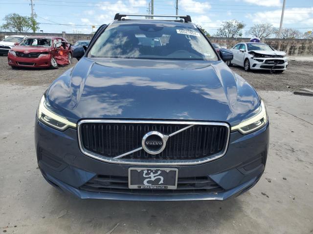 YV4A22RKXJ1053005 - 2018 VOLVO XC60 T6 MOMENTUM BLUE photo 5