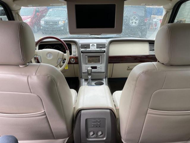 5LMFU28R34LJ22412 - 2004 LINCOLN NAVIGATOR ოქროსფერი ფოტო 9