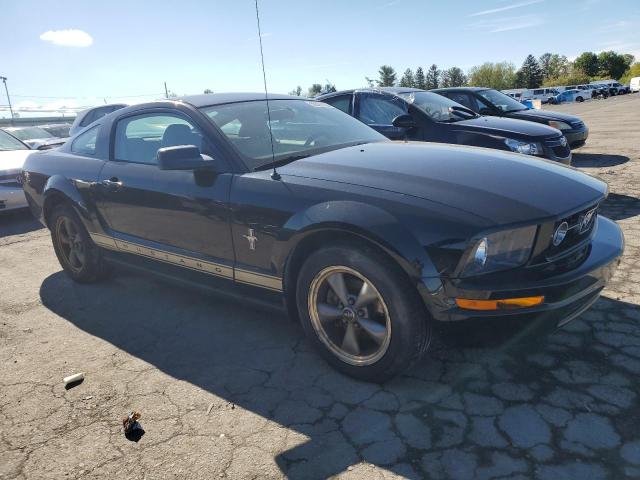 1ZVFT80NX65136219 - 2006 FORD MUSTANG BLACK photo 4