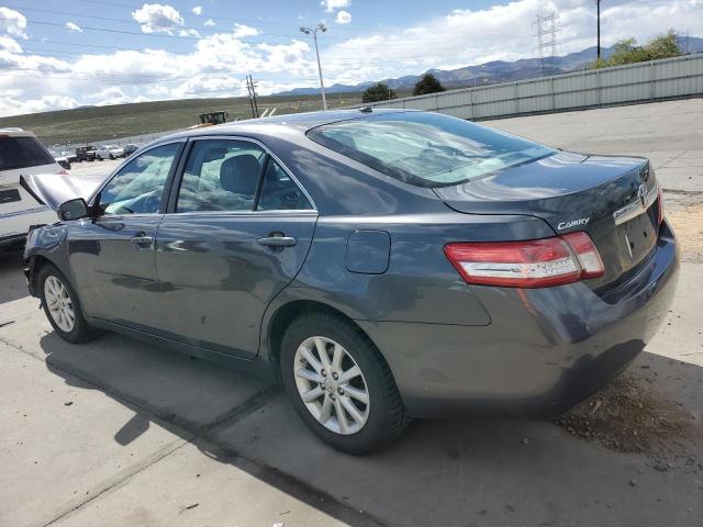 4T4BF3EKXBR125488 - 2011 TOYOTA CAMRY BASE GRAY photo 2