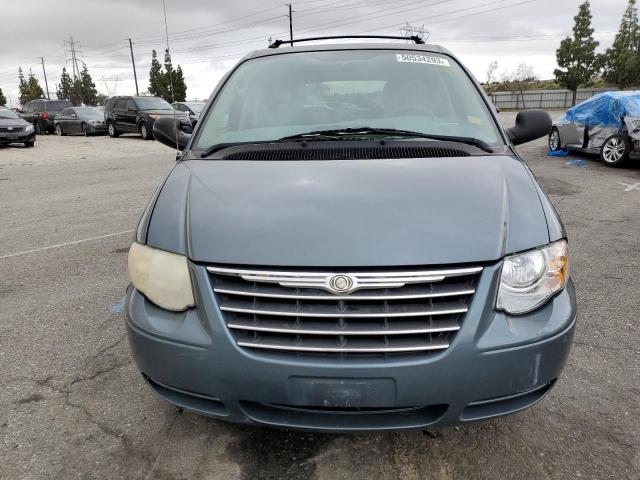 2C4GP54L05R157858 - 2005 CHRYSLER TOWN & COU TOURING TEAL photo 5