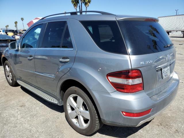 4JGBB8GB3BA645260 - 2011 MERCEDES-BENZ ML 350 4MATIC GRAY photo 2