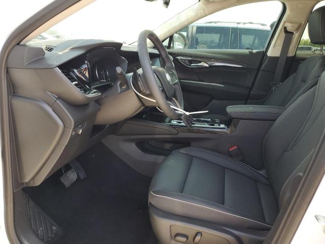 LRBFZNR40PD026943 - 2023 BUICK ENVISION ESSENCE WHITE photo 7