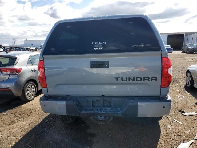 5TFHY5F11JX680671 - 2018 TOYOTA TUNDRA CREWMAX LIMITED GRAY photo 6