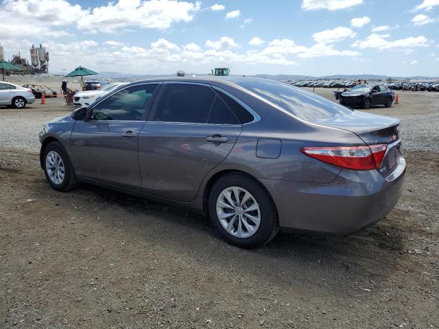 4T4BF1FKXGR540059 - 2016 TOYOTA CAMRY LE GRAY photo 2