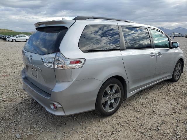 5TDXZ3DC7JS912374 - 2018 TOYOTA SIENNA SE SILVER photo 3