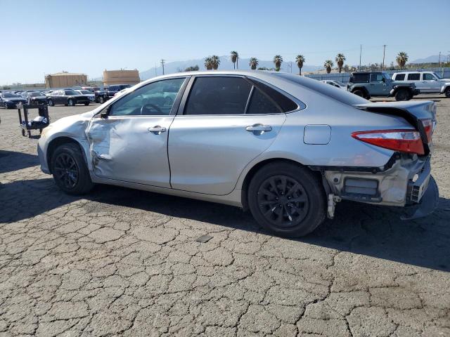 4T4BF1FKXFR512485 - 2015 TOYOTA CAMRY LE GRAY photo 2