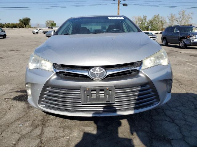4T4BF1FKXFR512485 - 2015 TOYOTA CAMRY LE GRAY photo 5