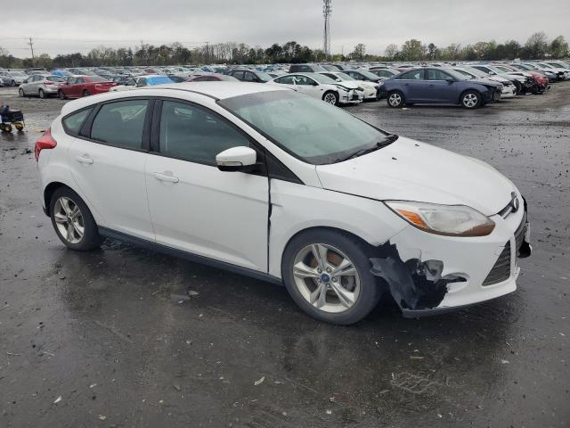 1FADP3K22EL257525 - 2014 FORD FOCUS SE WHITE photo 4