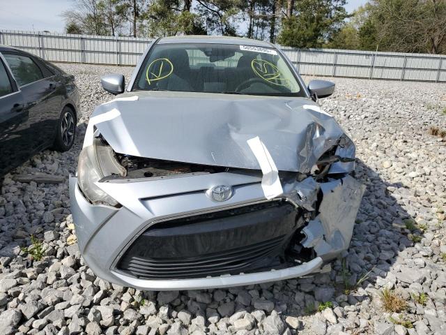 3MYDLBYV2HY172764 - 2017 TOYOTA YARIS IA SILVER photo 5