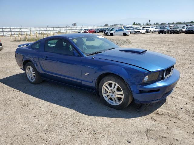 1ZVFT82H975243402 - 2007 FORD MUSTANG GT BLUE photo 4