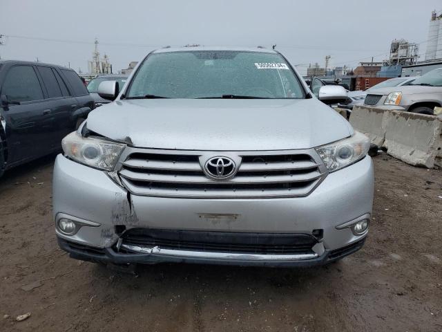 5TDBK3EHXDS255289 - 2013 TOYOTA HIGHLANDER BASE SILVER photo 5