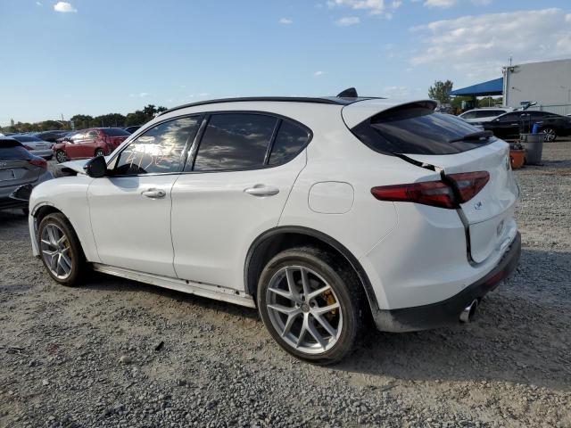 ZASPAKBN4K7C50293 - 2019 ALFA ROMEO STELVIO TI WHITE photo 2