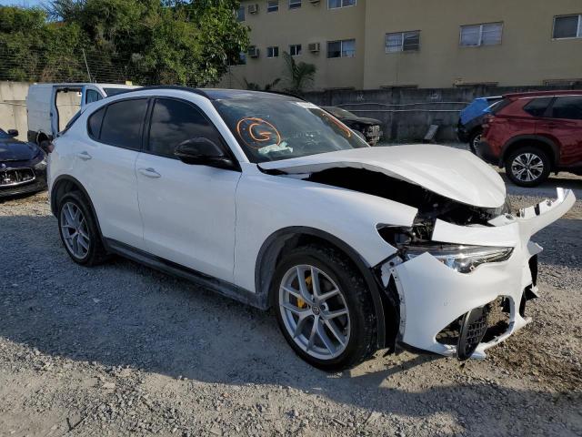 ZASPAKBN4K7C50293 - 2019 ALFA ROMEO STELVIO TI WHITE photo 4