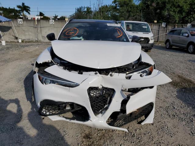 ZASPAKBN4K7C50293 - 2019 ALFA ROMEO STELVIO TI WHITE photo 5