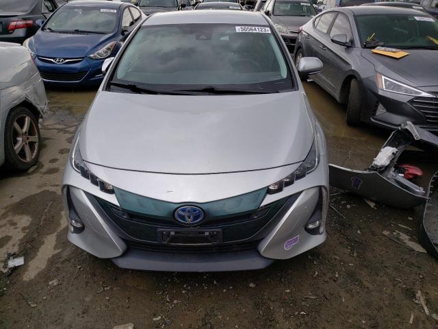 JTDKARFP7J3093632 - 2018 TOYOTA PRIUS PRIM 银色 照片 5