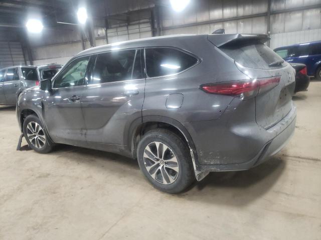 5TDGZRBH7NS233681 - 2022 TOYOTA HIGHLANDER XLE GRAY photo 2