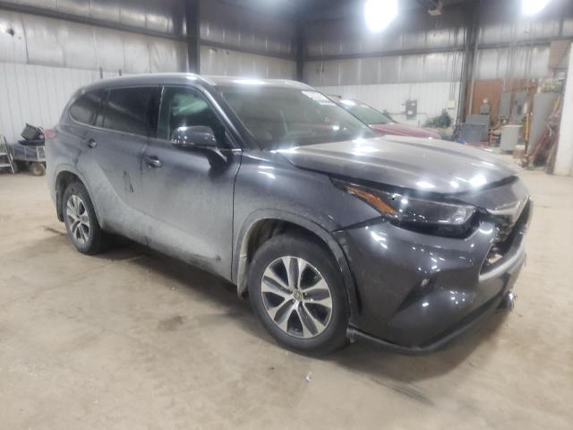5TDGZRBH7NS233681 - 2022 TOYOTA HIGHLANDER XLE GRAY photo 4