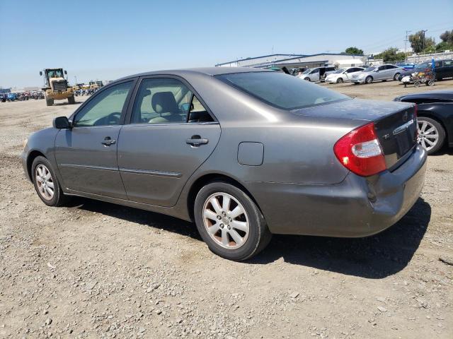 JTDBF32K820024069 - 2002 TOYOTA CAMRY LE CHARCOAL photo 2