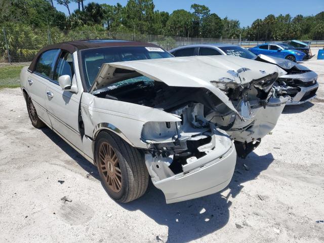 1LNHM82V16Y617699 - 2006 LINCOLN TOWN CAR SIGNATURE LIMITED MAROON photo 4