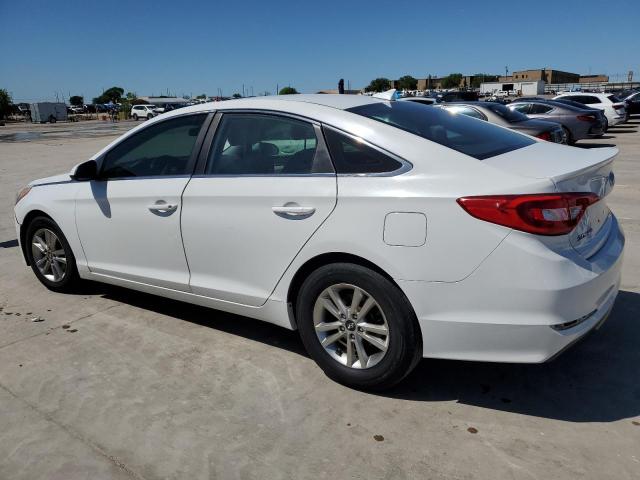 5NPE24AF9FH009382 - 2015 HYUNDAI SONATA SE WHITE photo 2